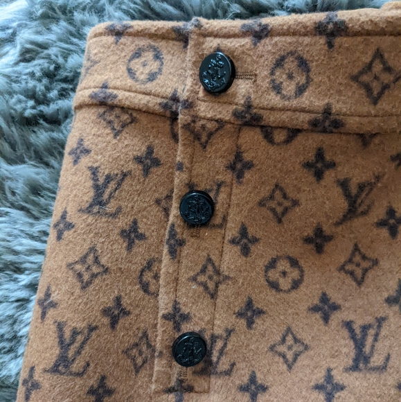 Louis Vuitton Monogram Wool Skirt. - Picture 4 of 16